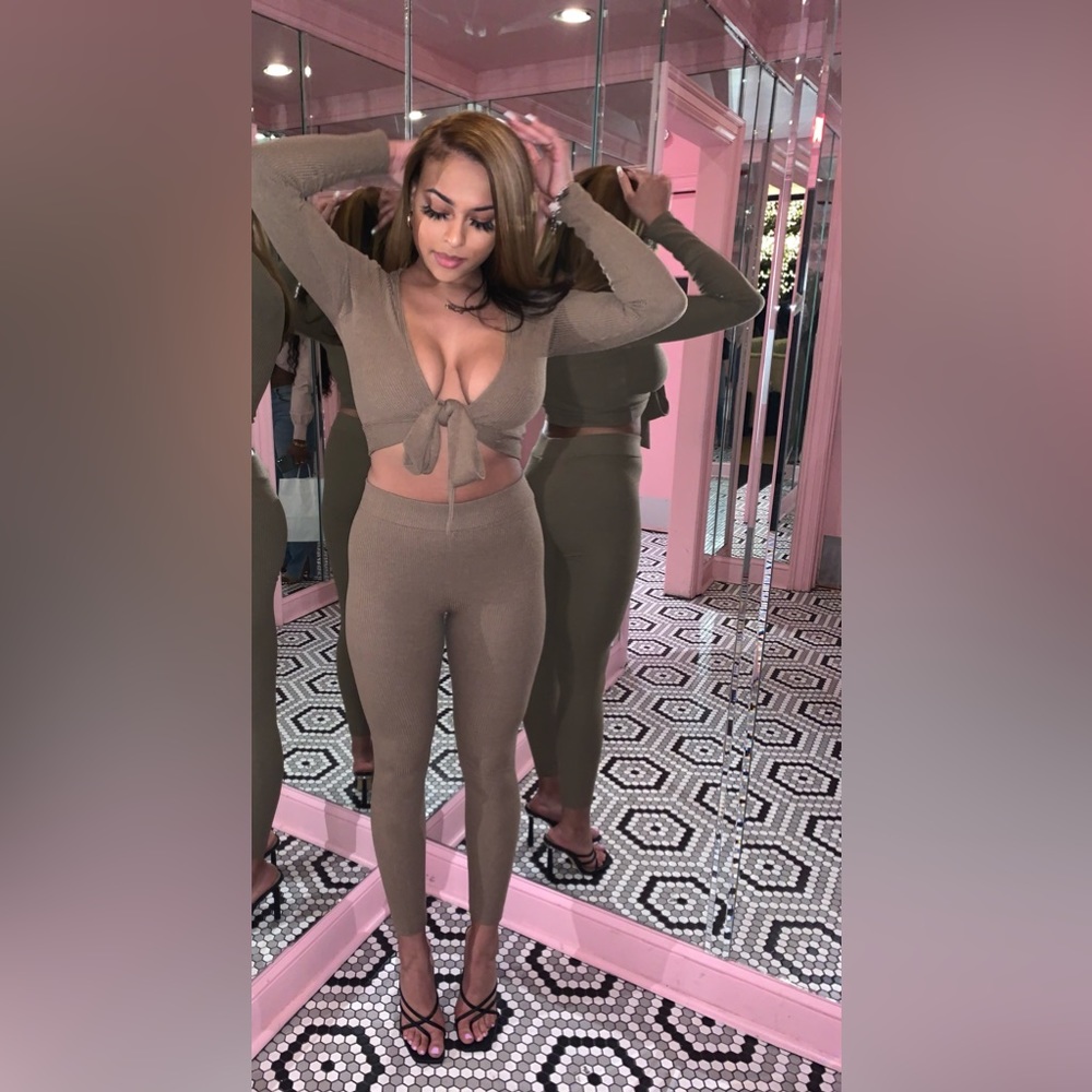 Fashion Nova Two-Piece Set Size M - Picture 1 of 4